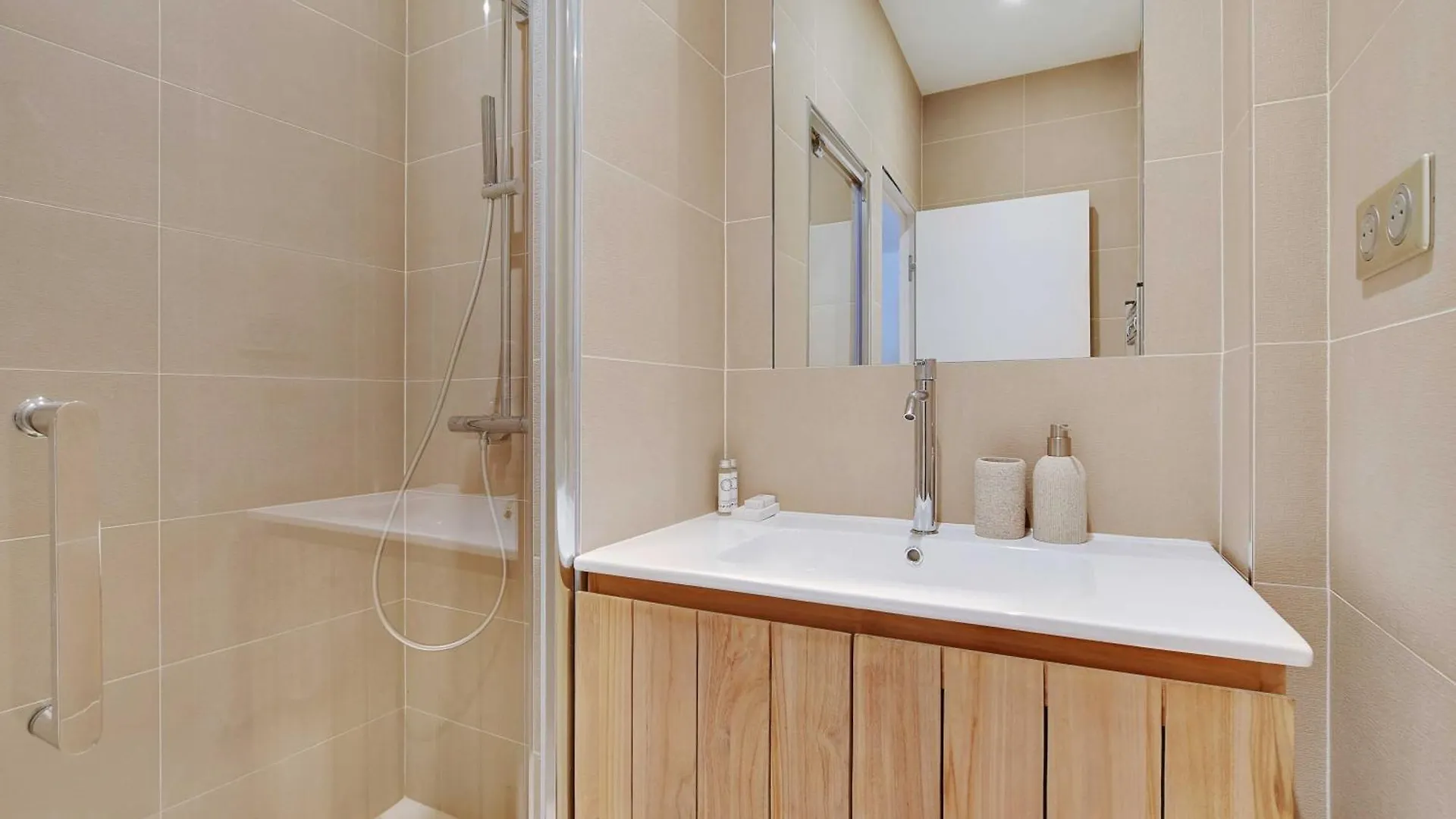 Spacious - 2br- 6p - Grandes-carrieres * Paris