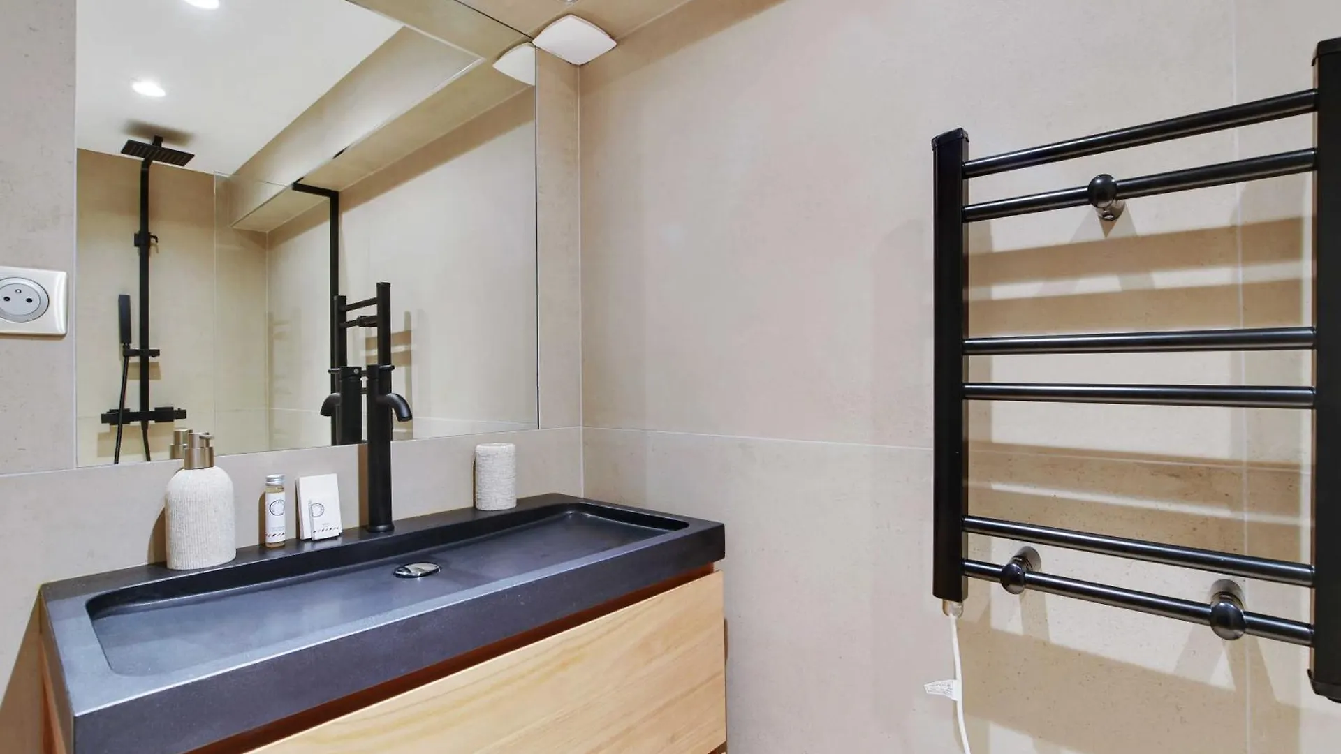 Apartment Spacious - 2br- 6p - Grandes-carrieres