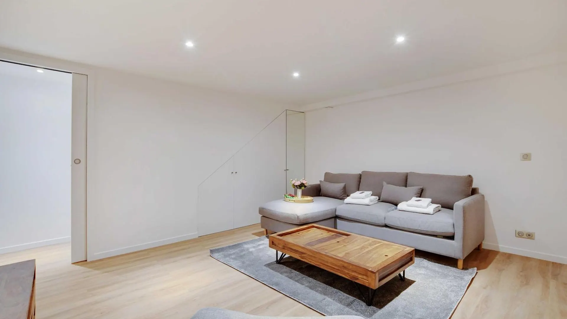 Spacious - 2br- 6p - Grandes-carrieres Lejlighed
